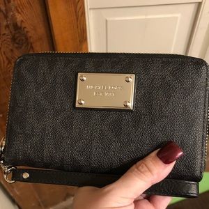 Michael kors wallet